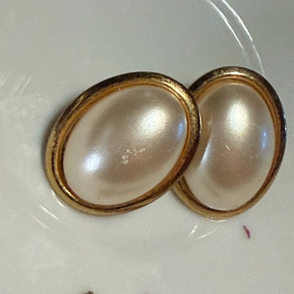 Vintage‎ Gold-Trim Pearl Cabochon Earrings - Cream & Gold - Women Jewelry - Picture 2 of 4